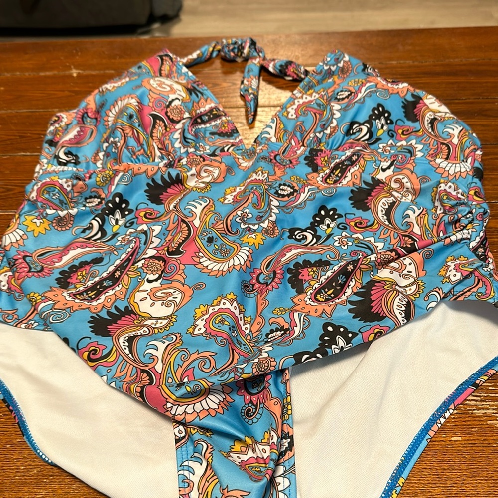 Beautiful Suit by SHEIN. SIZE 4xl. Check their website for size info